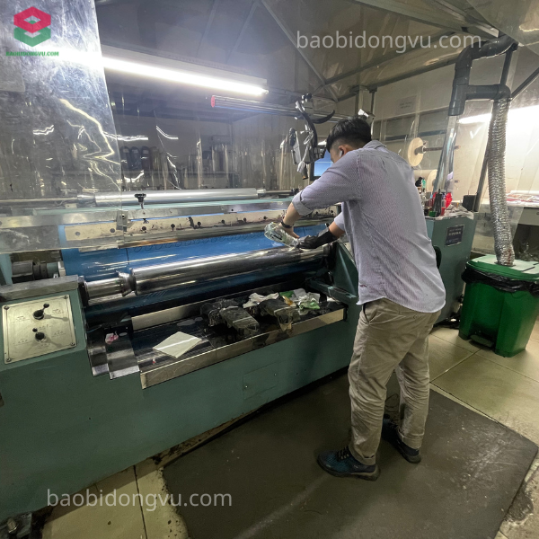 Công nghệ in trục ống đồng bao bì dầu gội tại Đông Vũ