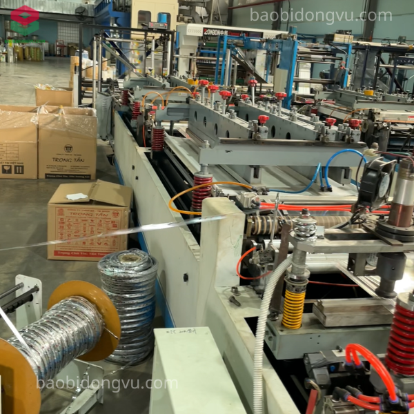 Đơn vị sản xuất bao bì khăn ướt uy tín - Bao Bì Đông Vũ