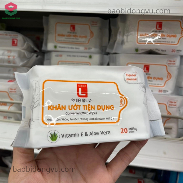 Mẫu túi đựng khăn ướt trưng bày tại siêu thị 