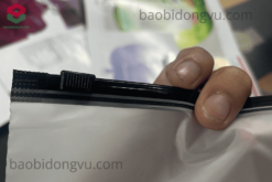 Đường zip và cục kéo được hàn chắc chắn vào túi zipper khóa kéo