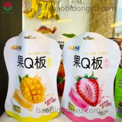 Túi đáy đứng bế dáng màng ghép in hình xoài và dâu đựng thạch trái cây, có lỗ treo ở đầu túi