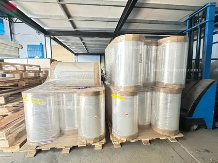 cuộn màng PA trong suốt được bảo quản cẩn thận trước khi in