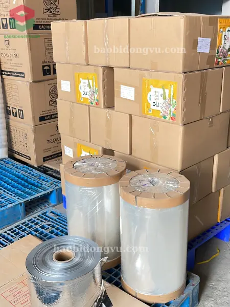 Cuộn màng đóng gói tự động được bọc màng co bảo quản cẩn thận