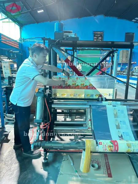 Quy trình QC kiểm tra độ kín bao bì trước khi đưa lên máy làm túi