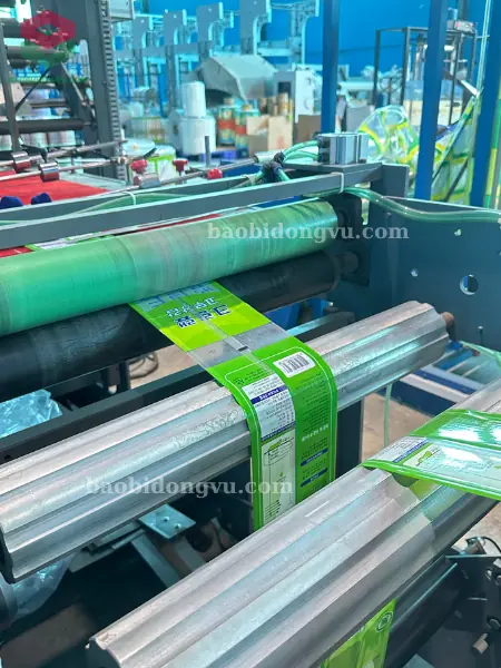 quy trình máy chạy cắt túi bao bì hạt giống lúa