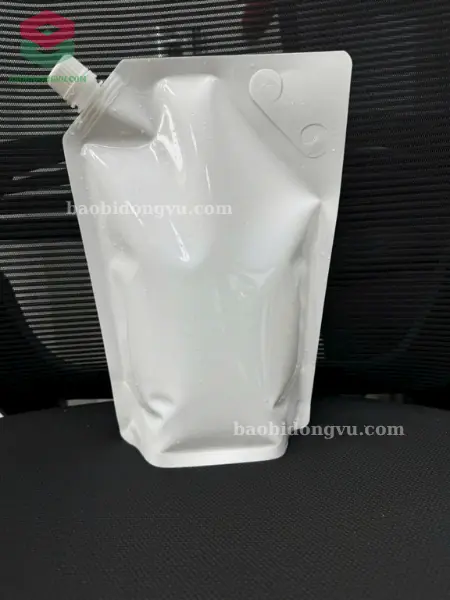 túi có vòi trơn đáy đứng màu trắng sữa không in và đục quai sách
