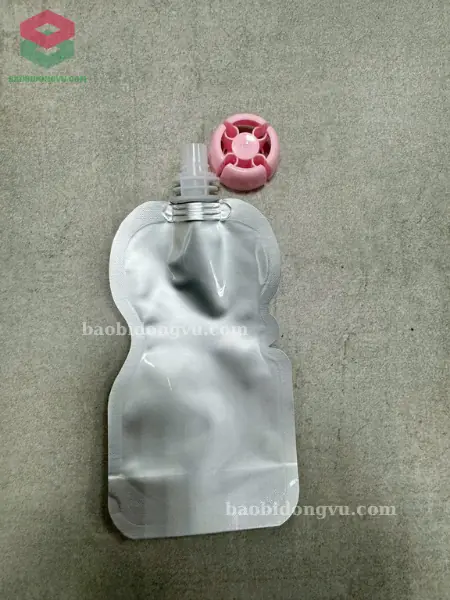túi nhôm có vòi kid trẻ em trơn và được bế định hình