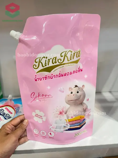 túi có vòi đáy đứng đựng nước xã vải được in màu hồng cánh sen đẹp mắt