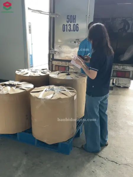 Kỹ thuật viên KCS kiểm tra ứng suất vi mô và vết nứt màng phủ vô cơ AlOx