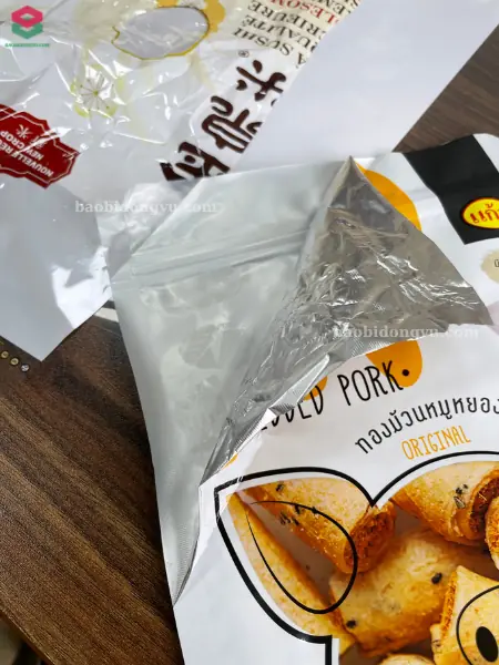 Mô hình lát cắt 3D thể hiện sự liên kết các lớp polymer và màng nhôm trong cấu trúc bao bì phức hợp