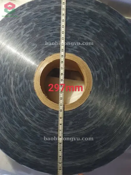 lõi giấy của cuộn màng đóng gói đóng được cắt theo yêu cầu của khách