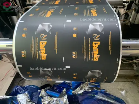cuộn màng đóng gói được in đen phủ mờ sang trọng
