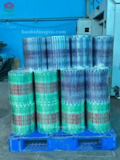 cuộn màng đóng gói được xếp ngay ngắn