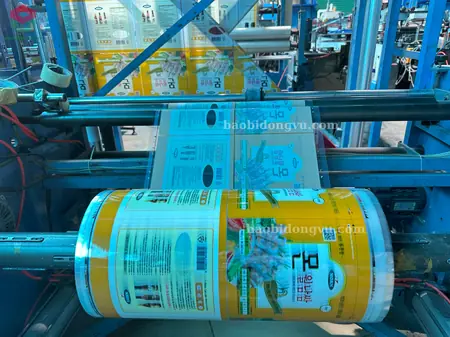 sản xuất cuộn màng đóng gói bằng dây chuyền tự động tại Đông Vũ