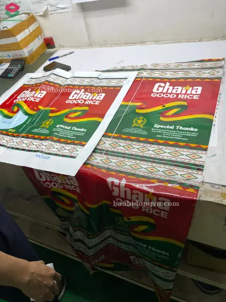 màng in được kiểm tra cẩn thận trước khi cho in hàng loạt tại bao bì Đông Vũ