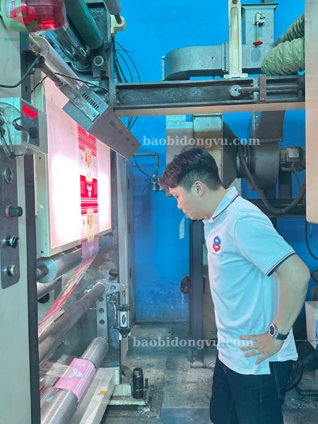 Kiểm tra kĩ màng in trước khi in hàng loạt